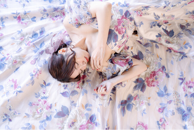 INAI WEDDING 名古屋店、フォトグラファー撮影プランをリリース｜自然光×白壁の約100平方メートル スタジオで「名古屋 フォトウェディング／前撮り」に新提案