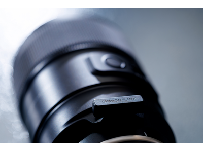 TAMRON Lens UtilityTM�̖���������\�ɂ���A�N�Z�T���[�uTAMRON-LINK(TM)�v���������iOS*1�Ή��̂��m�点