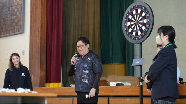 世界10か国・200名が参加 生徒主体運営のダーツ国際交流イベントを代々木中学校で開催