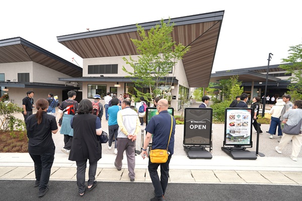 「食・癒・泊」の新商業施設「富士モータースポーツフォレストテラス」が本日6月5日、先行開業