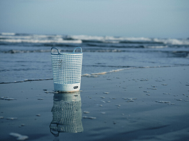 長崎・対馬の海洋プラスチックを再生した「海を想うランドリーバスケット」をFREDDY LECKが600個限定で復刻　2026年6月24日（水）発売