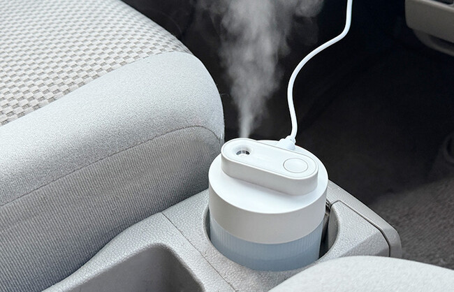 87gの軽量小型で車のドリンクホルダーにも入る、冬の車内にも最適なUSB超音波式加湿器！
