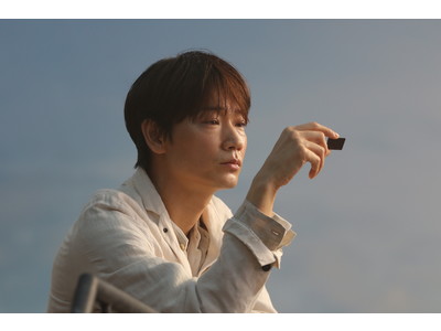 綾野剛さんの現場愛が爆発したこだわりの新CMが登場 ロッテ「カカオの恵み」新CM『商品名に偽りなし』篇 ...