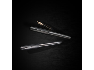 伝統技工で機能美を表現した万年筆　『伝統漆芸 畷 万年筆 黒銀箔』