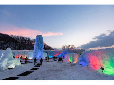 支笏湖ブルーの幻想へ、氷の世界をゆったり鑑賞-『しこつ湖 鶴雅リゾートスパ 水の謌』、氷濤まつりプレミア...
