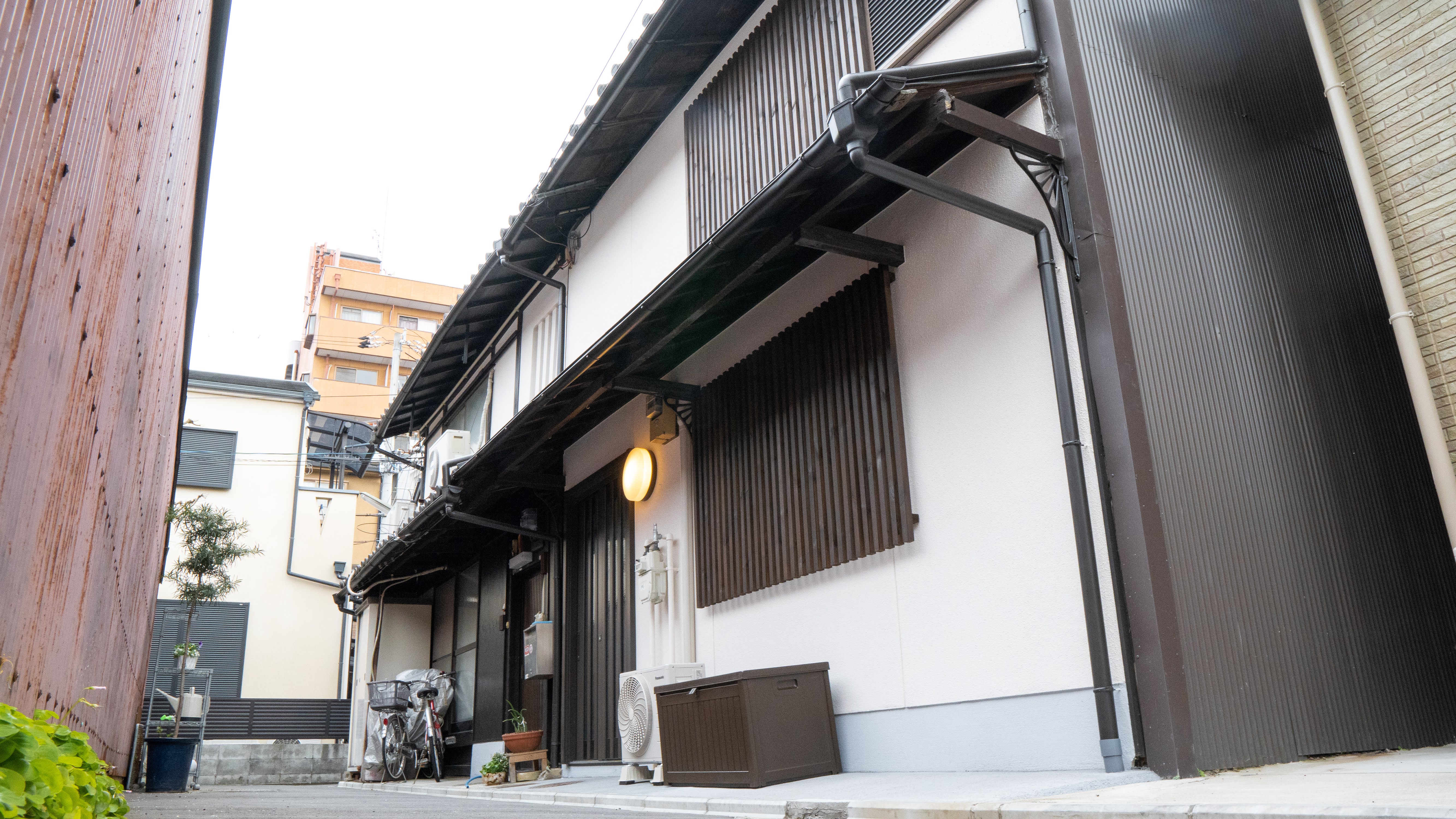 京都・東寺を分散型民泊のモデルエリアへ。エリア内5棟目となるKamon Inn Karahashiが2月9日よりOPEN！新たにエステサービスを提供し、地域回遊をさらに促進