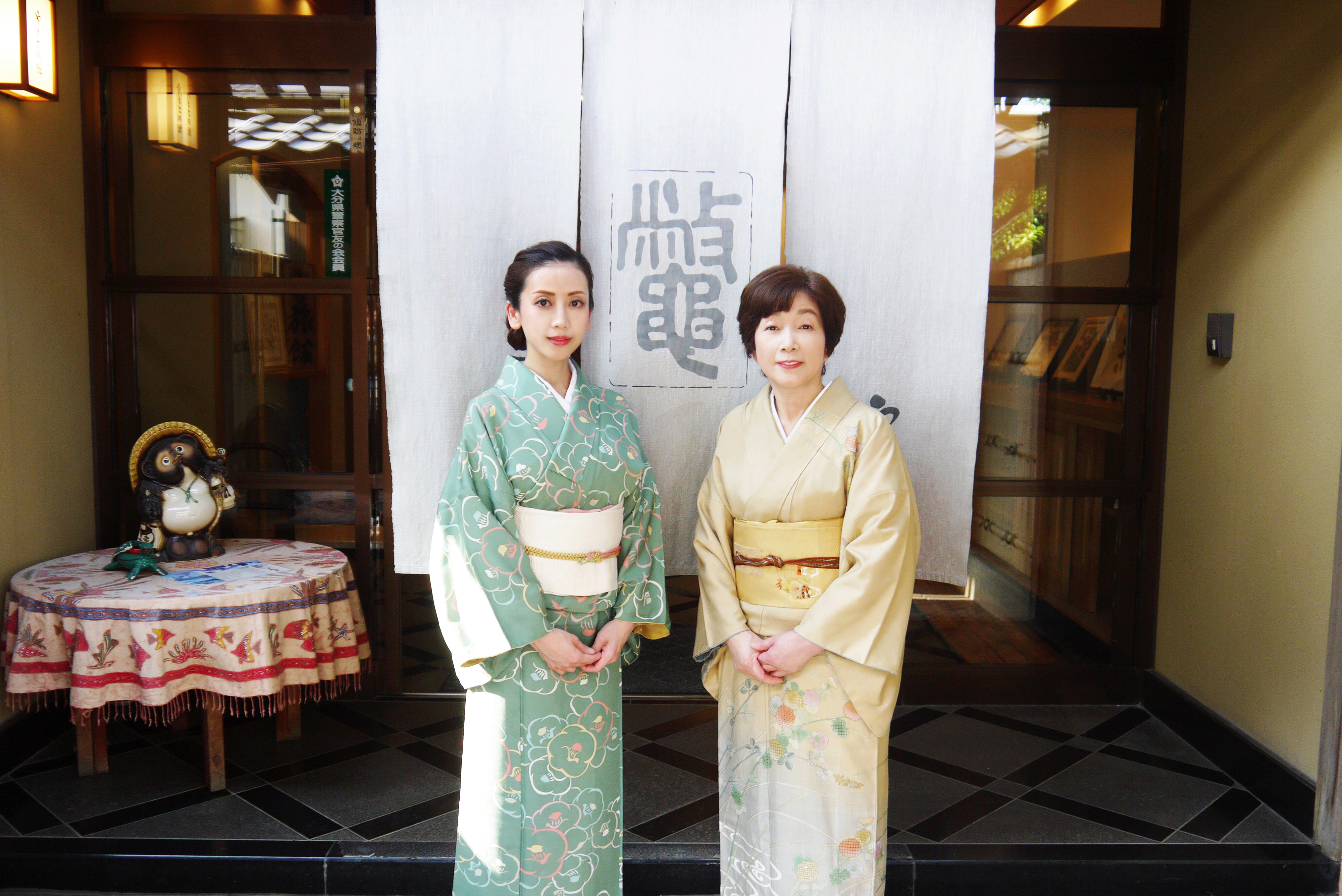 食べログアワード３年連続受賞、創業約100年の老舗すっぽん料亭の女将と若女将が「すっぽん天然コラーゲン」を配合したクレンジングジェルを開発！