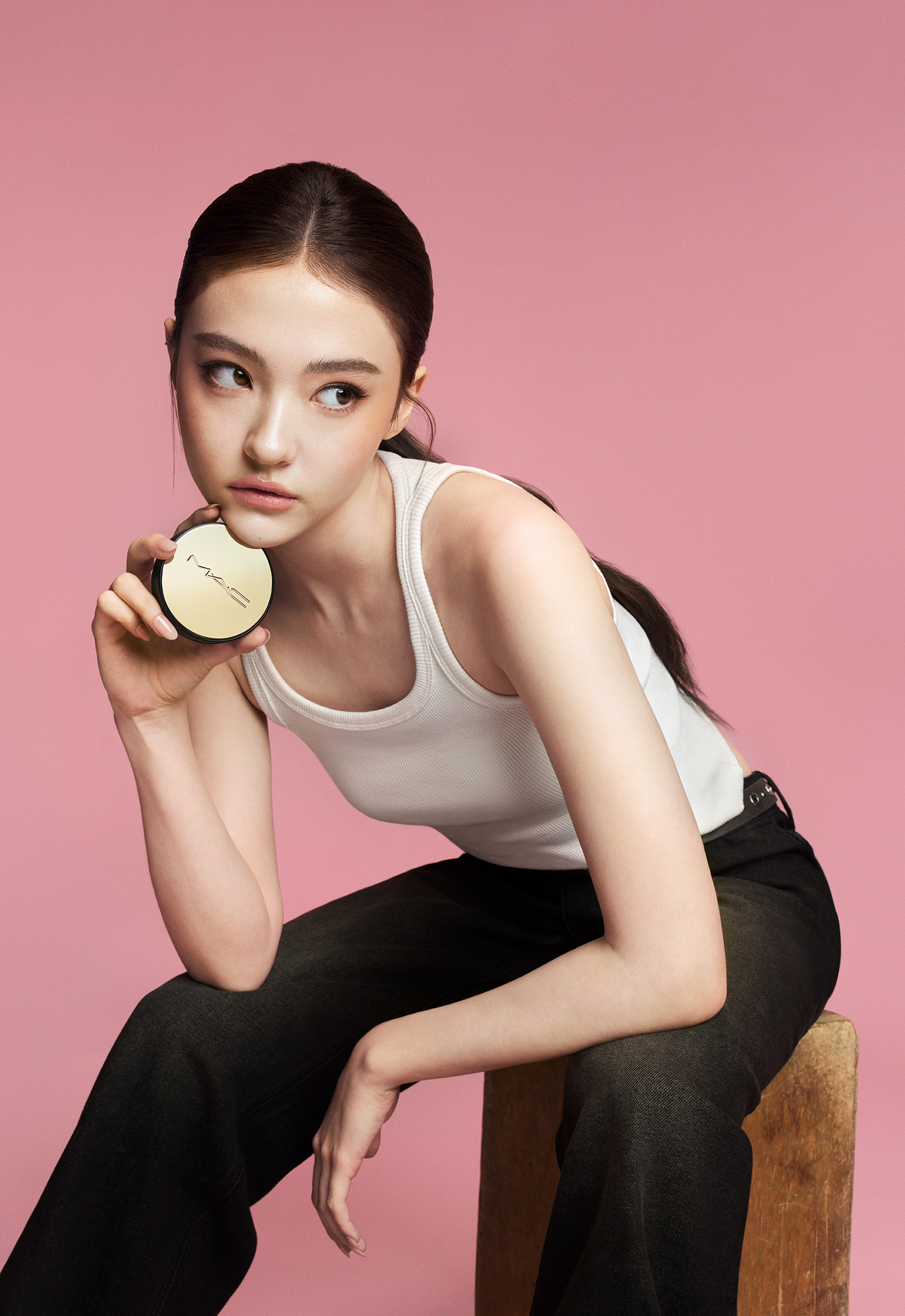 【M・A・C】79%美容液ベース*1の新クッションが好評発売中。テカり見えせず続く #洒落感ツヤ肌