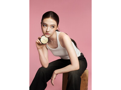 【M・A・C】79%美容液ベース*1の新クッションが好評発売中。テカり見えせず続く #洒落感ツヤ肌