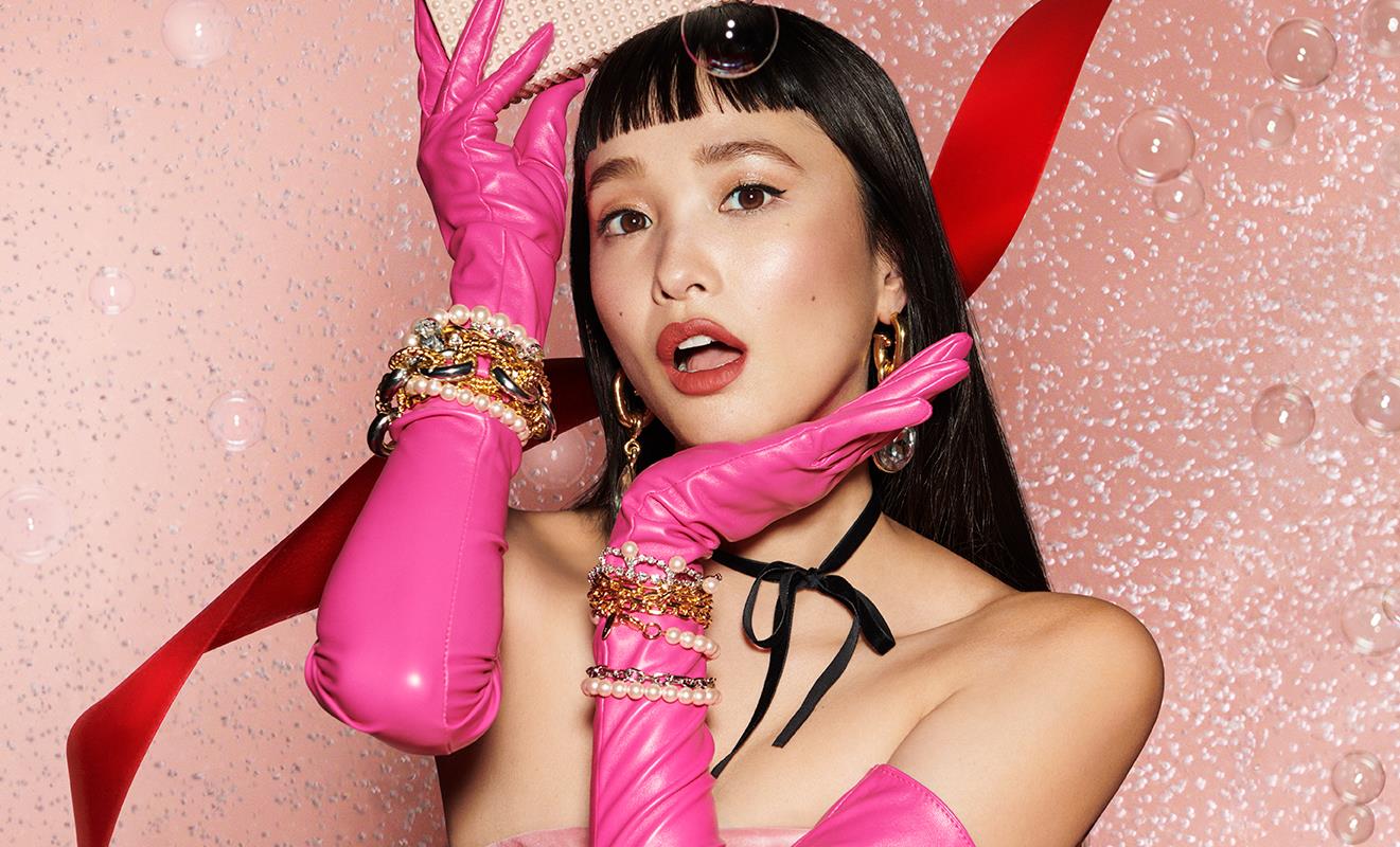 【M・A・C】氷のように冷たくはじけるバブルと、セクシーで贅沢なボウで彩られた世界へ！待望のクリスマスコレクション「M・A・C バブルズ＆ボウ」第一弾は10月14日（金）全国店頭予約開始。