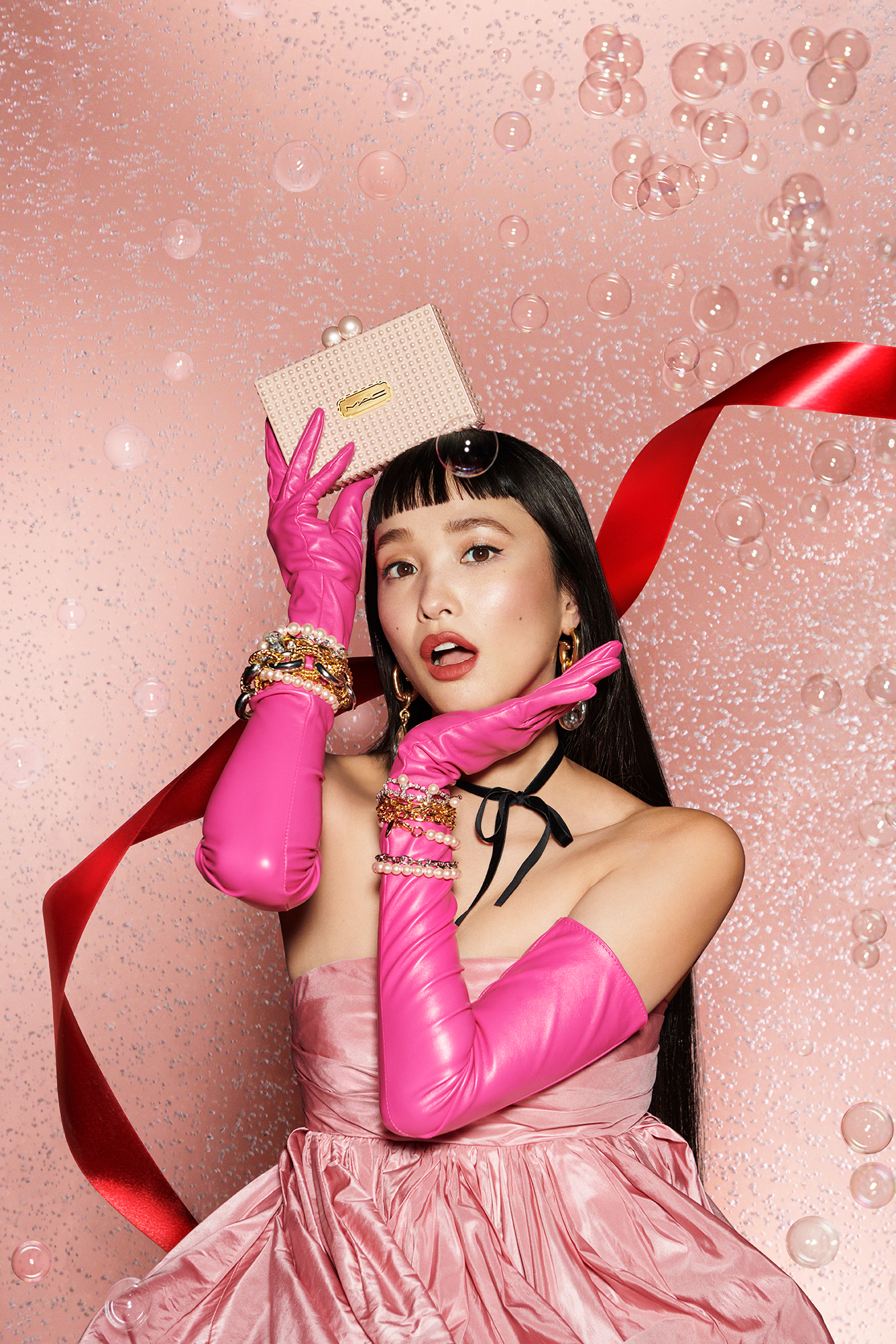 【M・A・C】これから始まるホリデーシーズンにM・A・C のリップをまとって出かけよう！10月14日～クリスマスコフレ店頭予約開始！M・A・C 店舗 にご来店でリップスティック現品 が当たるチャンス