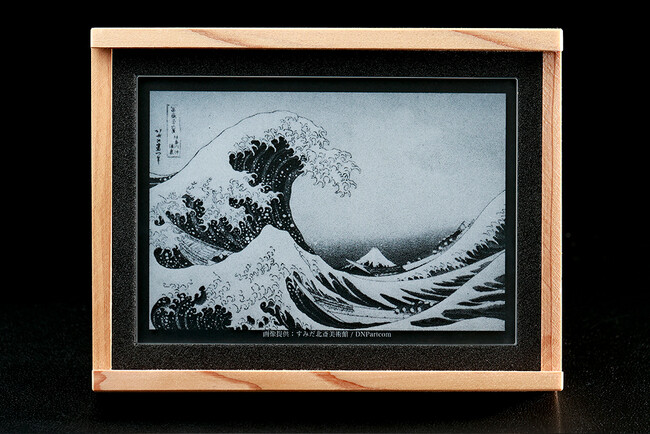 【浮世絵×最新技術】北斎の浮世絵と光琳の風神雷神図を、最新レーザー技術で水晶に刻んだ純国産アート『石世絵』。東京ソラマチで初公開＆EC受注販売を開始
