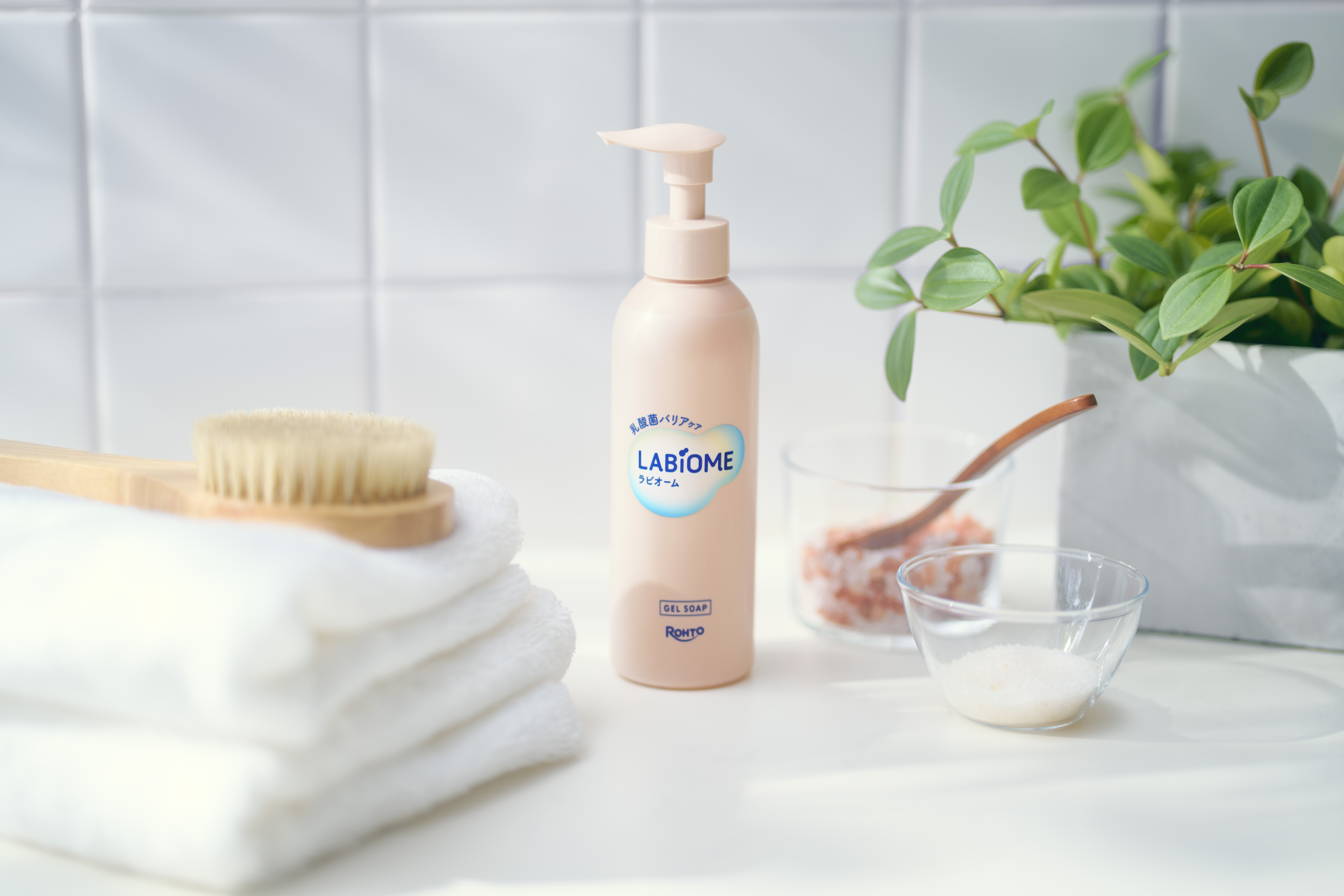 VIO脱毛・生理回数増加などによる、現代女性に起こりやすいデリケート部位の現状に着目　乳酸菌バリアケア＊1発想の洗浄剤「LABiOME（ラビオーム）」