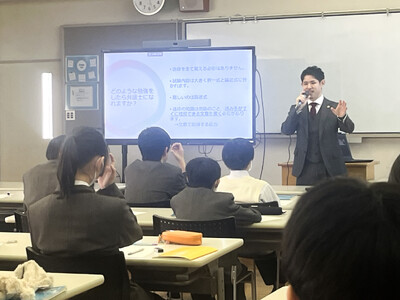 中学校での「キャリア講話」にアディーレの弁護士が登壇～法律は丸暗記していません！弁護士の「リアル」を紹介～