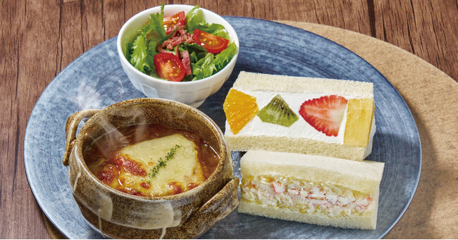【果実屋珈琲】期間限定「オニオングラタンスープと選べるサンドのプレート」を販売