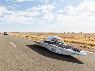 当社製の無線機を「Bridgestone World Solar Challenge 2023」に出場した独アーヘン工科大学「チーム・ゾンネンワーゲン」に提供
