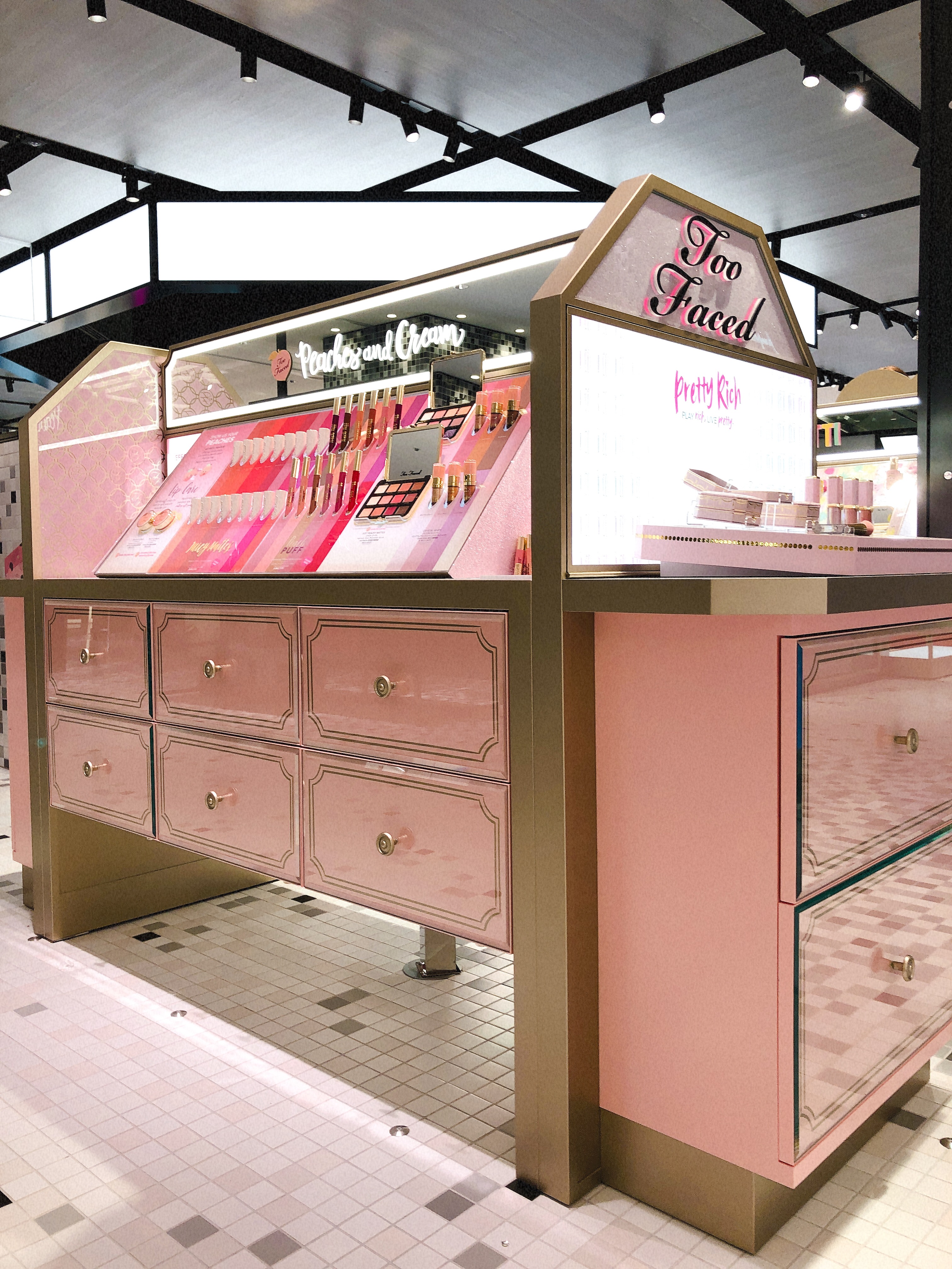 東京に常設店誕生！カリフォルニア発メイクアップブランド「トゥー フェイスド」11月1日（金）渋谷スクランブルスクエアにオープン