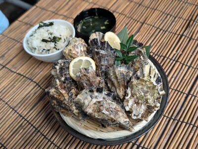 【愛知・知多半島】日本最大級の牡蠣小屋、リニューアルオープンから1ヶ月で「量より質を求める声」に応えて、早くも新企画！“平日限定贅沢海鮮２大コース”が新登場！