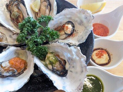 「次はどの味にする？」知多半島・海沿い牡蠣小屋で平日だけの“味変し放題”の牡蠣食べ放題！【牡蠣小屋ウッドデザインパーク野間】