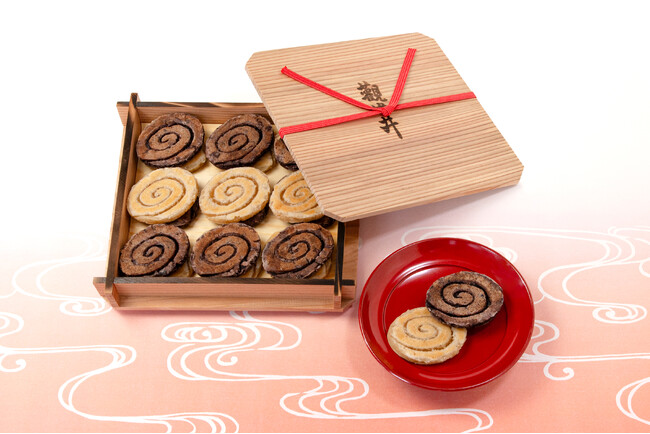 誕生70周年。京都本店限定銘菓「観世井」の“紅白”特別版を、期間限定にて販売いたします。