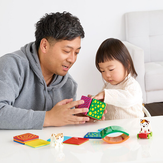 【新商品】【親子遊び】磁石でくっつく知育玩具ピタゴラスにパパもママも一緒に楽しめる新商品が登場！