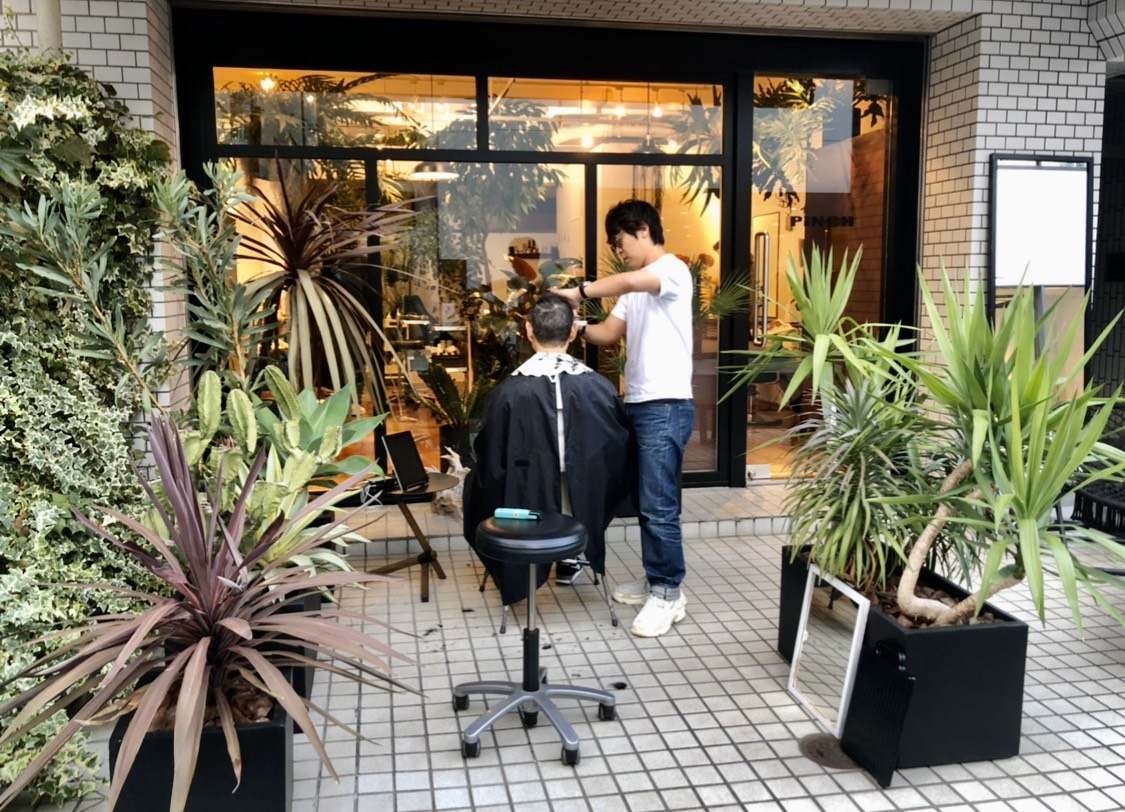 “冬なのに外でヘアカット？！”都内初！「アウトドアカット」サービスを開始