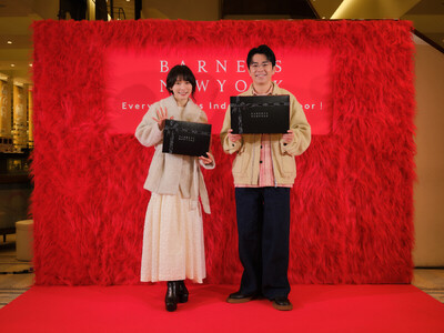 バーニーズ　ニューヨーク銀座本店に松岡茉優さん・藤森 慎吾さんが来店！ホリデーシーズンのギフト選びは「贈...