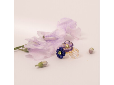 バーニーズ　ニューヨーク神戸店で春の訪れを祝うカラフルな花々に彩られた＜FUMIO MAKINO＞のポッ...