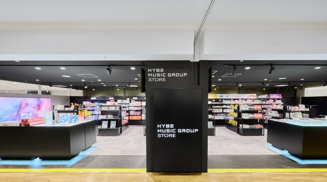 『HYBE MUSIC GROUP STORE』ツリービレッジ横浜店にオープン!~アーティストの音楽や映像に触れられる、HYBE MUSIC GROUP合同のオフラインストアが初誕生~