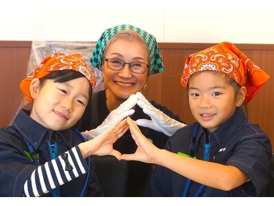 老舗「おにぎり ぼんご」店主直伝の技を全国へ ファミマこども食堂「親子おむすび教室」45周年を記念して実施規模を拡大！ ～福島県を皮切りに全国5か所で順次開催～