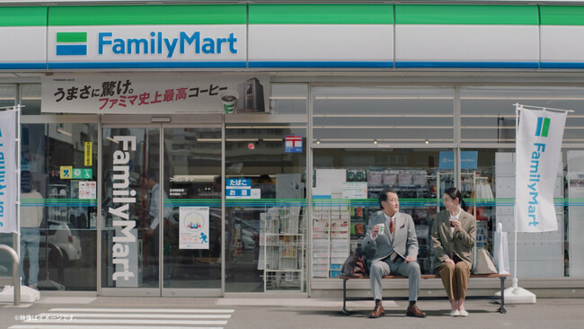 吉田鋼太郎さんと八木莉可子さんが初の先輩・後輩役に挑戦 新TVCM「FAMIMA CAFE刷新　うまさに驚け。」篇　6月2日から放映開始 実は二人とも几帳面！？私生活でのこだわりをインタビューで告白