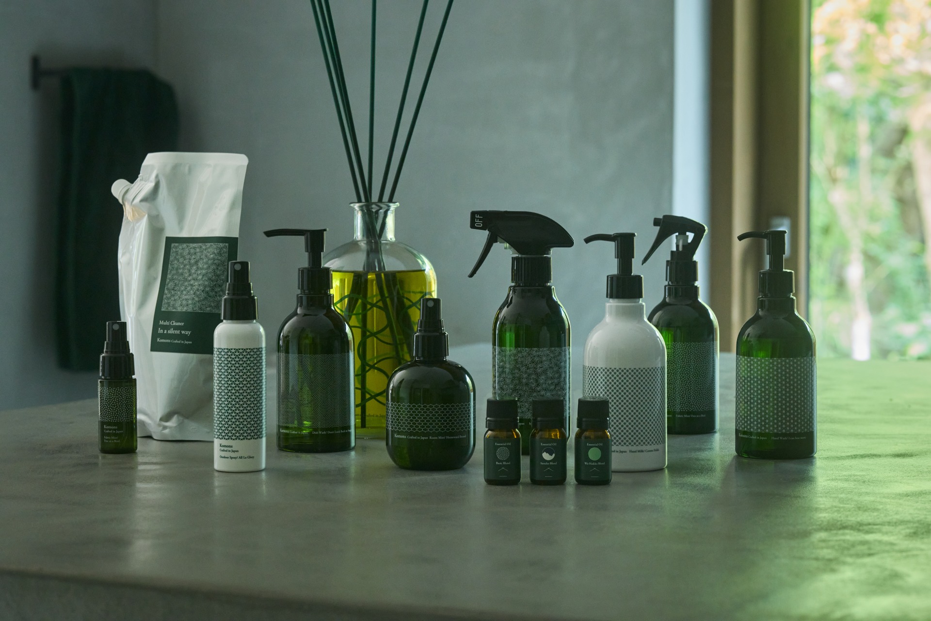 天然精油100%のホームケアブランド「Komons」より“ピローミスト” 新発売