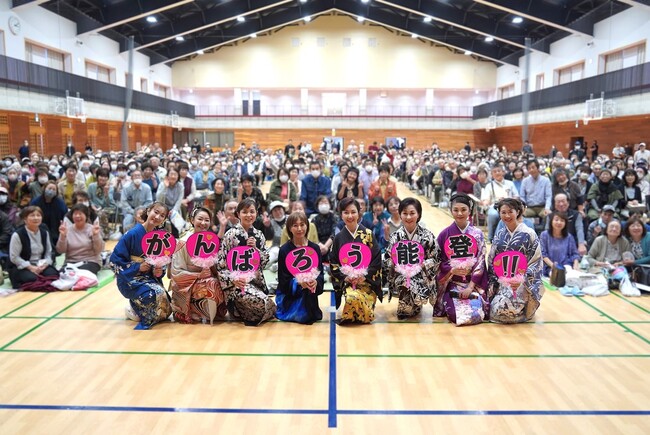 伍代夏子特別防犯支援官が啓発ステージ 歌と共に防犯メッセージを発信