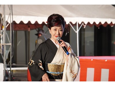 特別防犯支援官の伍代夏子氏が高知県「第22回津野町夏まつり」にて特殊詐欺被害防止を呼びかけ　SOS47ブ...