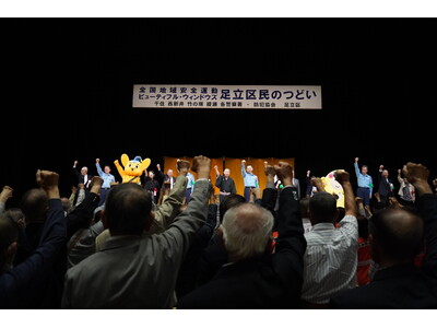 “＋（プラス）のついた国際電話番号には注意！”　警察庁特別防犯支援官 吉馬氏防犯落語「詐欺に喝（勝つ）！２」を披露