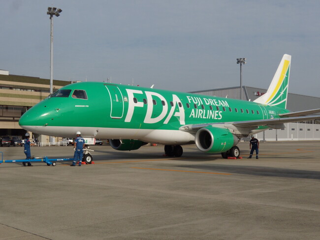 FDA　航空館boonの展示コーナーリニューアルを記念して4号機のパーツを寄贈しました