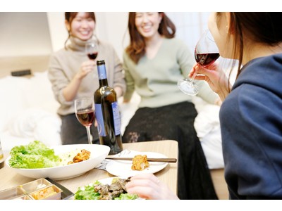 チェックインしたお部屋に「塚田農場」がスタンバイ！ホテルステイで安心・気楽に楽しむ“withコロナ時代”の女子会を提案