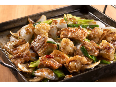 【芝浦食肉・関根精肉店】旬の野菜を芝食流の味わいで！春のホルモンはたっぷりの新玉ねぎと豚バラでボリューム満点の「生姜焼き」