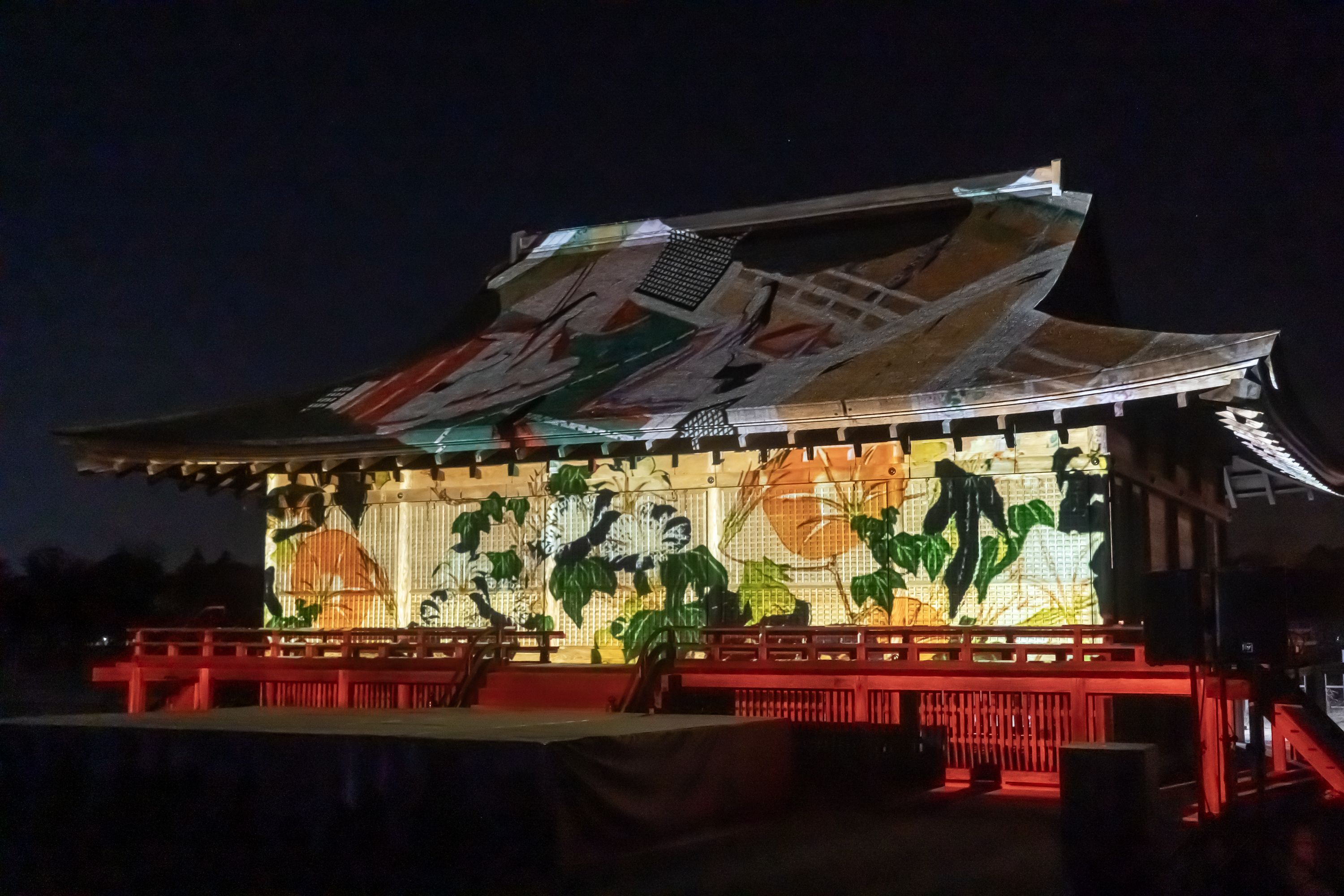 一旗プロデュース「SAIKU CULTURAL ART NIGHT 2025」の公式記録映像を公開。文化財に投影された壮麗な映像演出とAR体験で斎宮の歴史文化を体験できる特別な夜。