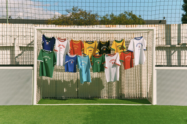 Levi’s(R)が、世界最大のサッカーの祭典を前に各国のリンガーTシャツコレクションを発表！