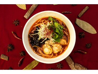『麻辣湯（マーラータン）×フォー』冬の期間限定 北海道産ホタテのうま辛スープを発売！【COMPHO】