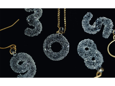 透明感あふれる“ガラスの工芸品”アクセが新登場！SOU・SOU × HARIO Lampwork Factory