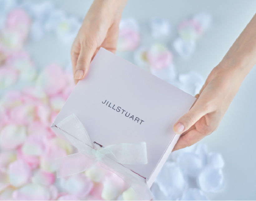 JILLSTUART Beautyが贈る、ホリデースペシャルギフトキャンペーン。ホリデーシーズン限定のギフトセットと刻印サービスを開始。
