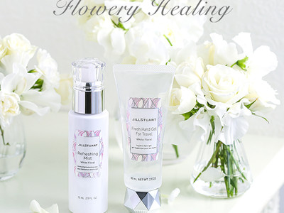 【ジルスチュアート　ビューティ】ホワイトフローラルの香りからふたつのリフレッシングアイテム登場。手肌を清潔に保つアルコール配合のミストとハンドジェル。