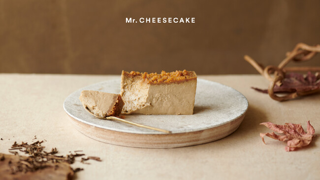 ほうじ茶ラテのようなまろやかな味わいにメープルクッキーを合わせた秋限定フレーバー「Mr. CHEESECAKE Hojicha Maple」が登場。