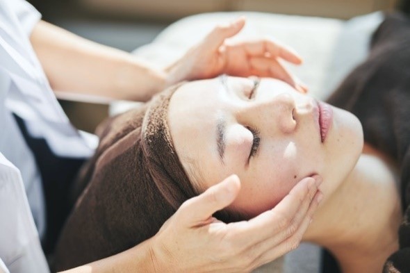 「お顔の運動不足」の方向け体感型　新感覚筋膜・筋肉フェイシャル「CORE FIT-Facial」がB-by-C直営・加盟店で提供スタート！