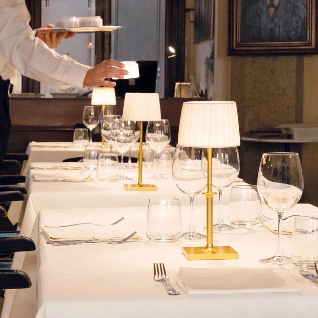 花・ブライダル・ホテル業界で急伸　UNO DESIGNがUYUNI LIGHTINGとZAFFERANOの展示を発表