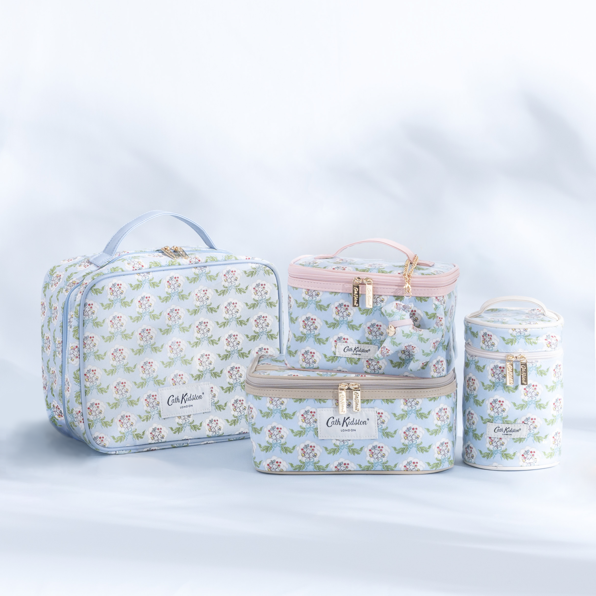 【Cath Kidston × Miho Ishii】大人気コラボの再販が決定！石井美保さん直筆サイン入りクリアファイルが当たるキャンペーンも開催！