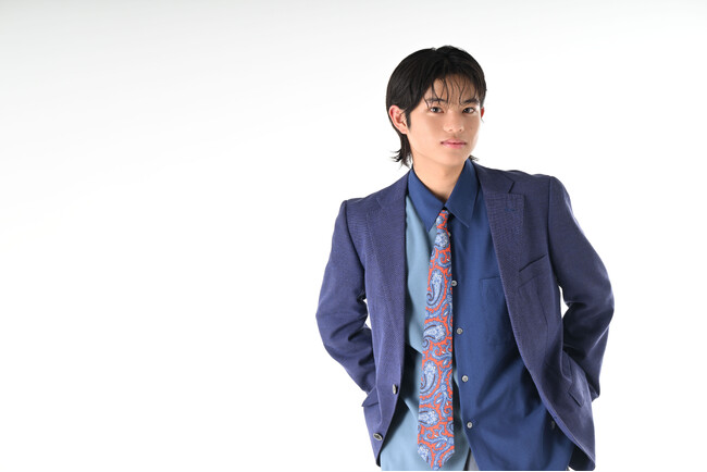 『怪物』『国宝』の名演を生んだ高校生俳優「黒川想矢」の日常に迫る　新サブスク「新潮QUE」でインタビューを配信中！