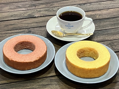 綿半から“しっとり”を味わう白と赤のバウムクーヘンが新登場